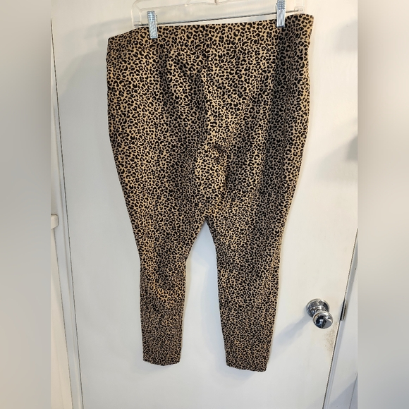 Old Navy leopard print leggings - Picture 2 of 4